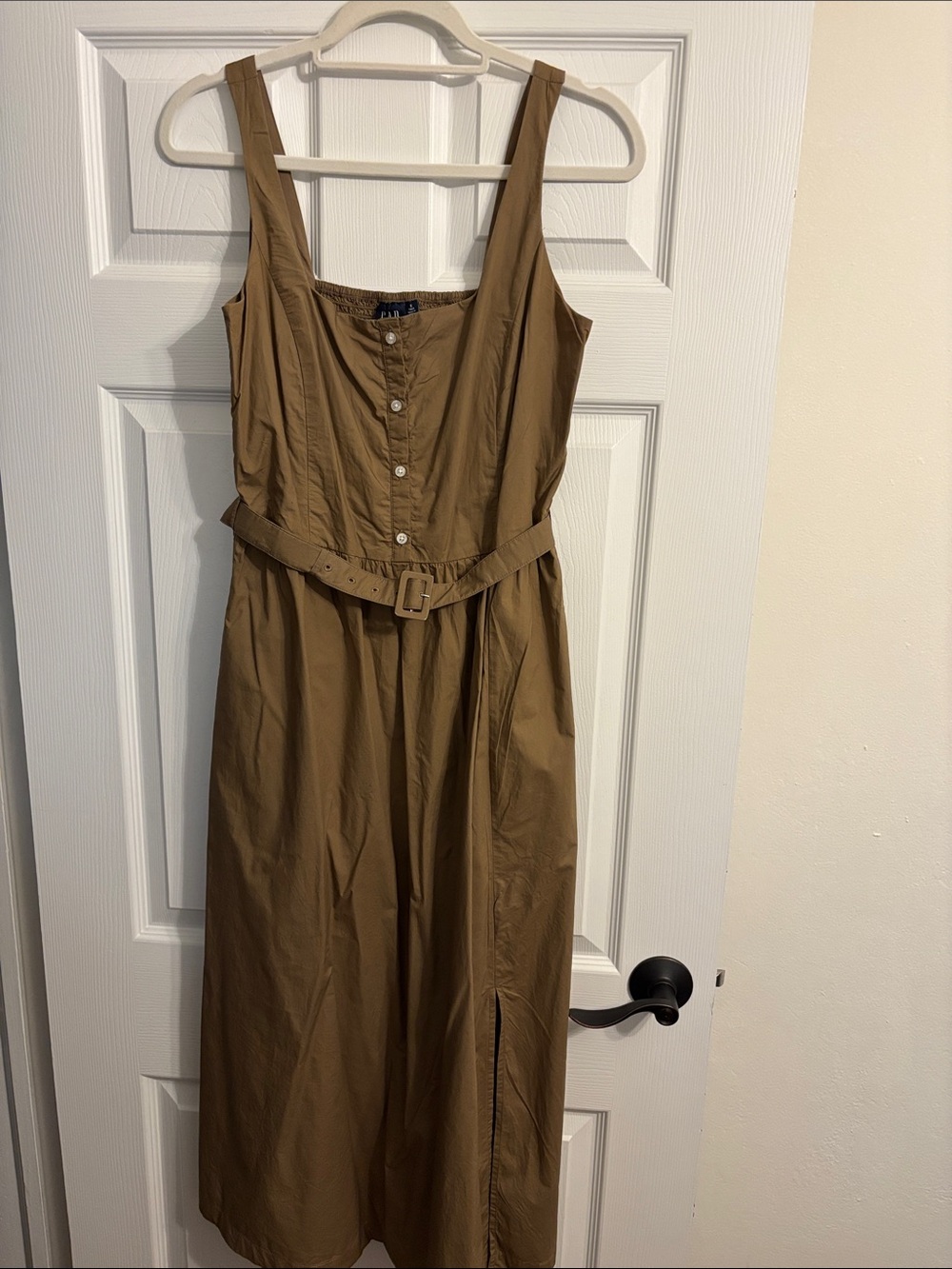 GAP Sleeveless Button-Front Belted Midi Dress in Tan
